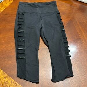 Black lulumelon legging size 4